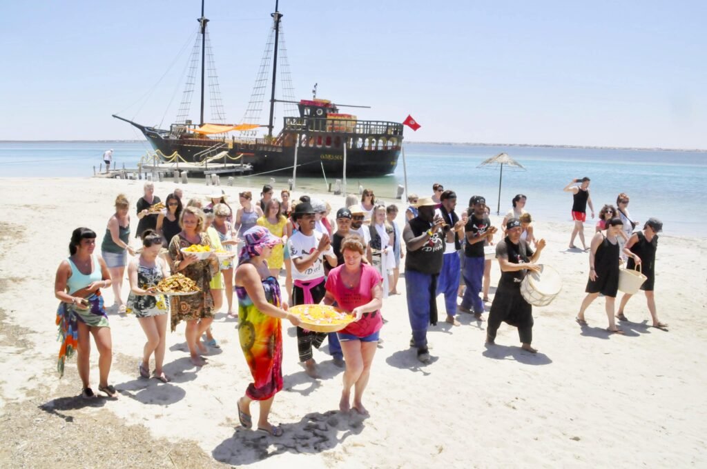 île des Flamants Roses en Bateau avec Albatros - Odyssée - Alyssa à Djerba I Menu Odyssée – Image 9