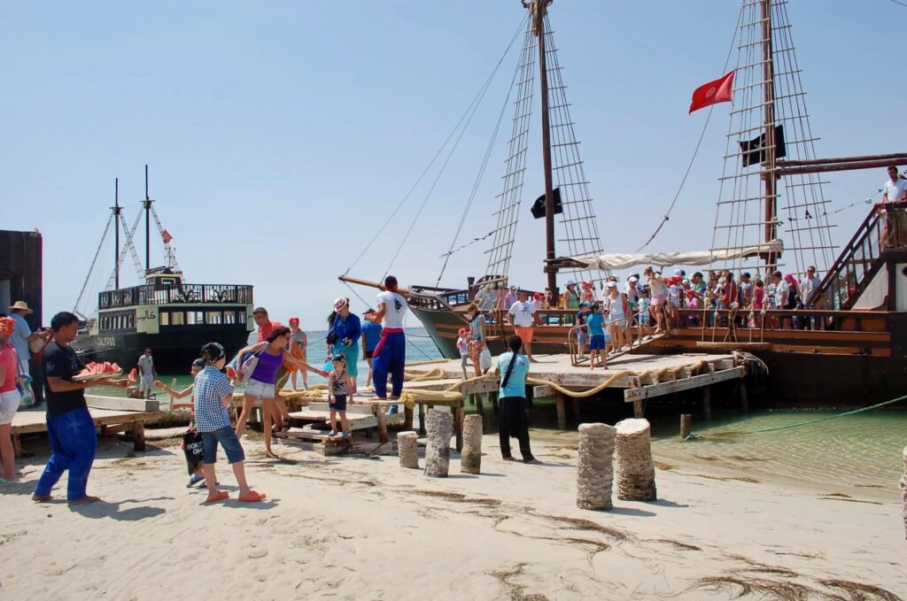 île des Flamants Roses en Bateau avec Albatros - Odyssée - Alyssa à Djerba I Menu Pêcheur – Image 8